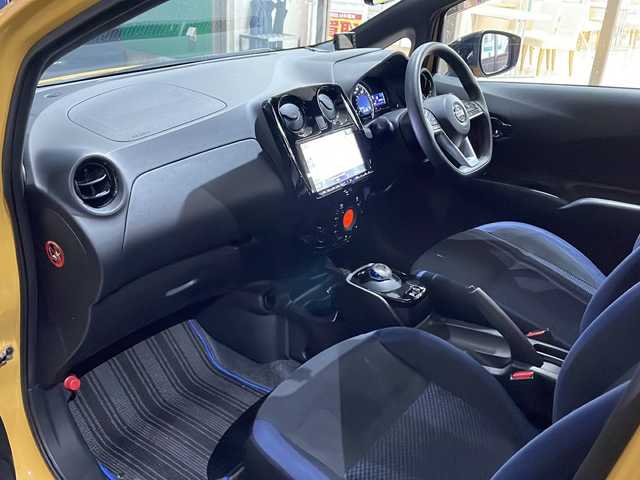 日産 ノート e－パワー X Bアロー 山形県 2020(令2)年 2.7万km サンライトイエロー/スーパーブラック 2トーン ワンオーナー/ALPINEナビ/CD/DVD/フルセグTV/Bluetooth/アラウンドビューカメラ/レーダークルーズコントロール/エマージェンシーブレーキ/デジタルインナーミラー/前後ドライブレコーダー/純正リモコンエンジンスターター/LEDヘッドライト/オートライト/純正15インチアルミホイール/社外アルミ（スタッドレス装着）車載