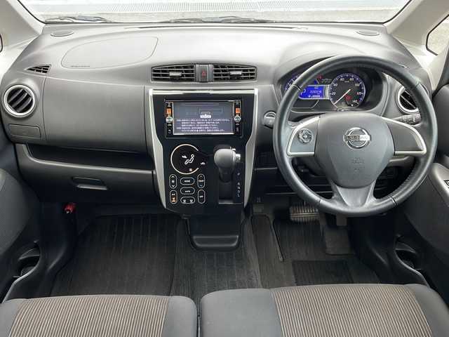 日産 デイズ ハイウェイスターG ターボ 山口県 2015(平27)年 2.7万km ホワイトパール ディーラーオプションナビ：MP314D-W/　・フルセグTV/　・CD/DVD再生/　・AM/FMラジオ/　・Bluetoothオーディオ/　・ハンズフリー通話/　・HDMI/VTR入力/　・フロントAUX/　・iPod接続/　・USBデータ通信/エマージェンシーブレーキ/トラクションコントロール/ステアリングリモコン/アラウンドビューモニター/15インチ純正AW/タッチパネルオートAC/ロック連動自動開閉ドアミラー/LEDミラーウィンカー/HIDキセノンヘッドライト/フォグランプ/オートライト/シガーソケット電源/WSRSエアバッグ/アジャスタブルショルダーアンカー/革巻チルトステアリング/運転席シートリフター/バニティミラー/助手席シートアンダートレー/ベンチシート/アームレスト/後席ISOFIXシート/リアシートスライド機構/分割可倒式リアシート/UVカットプライバシーガラス/スマートキー/イモビライザー/プッシュスタート/純正フロアマット/純正ドアバイザー/スペアキー(1本)/取扱説明書/ナビ取扱説明書/メンテナンスノート