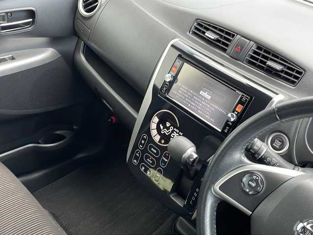 日産 デイズ ハイウェイスターG ターボ 山口県 2015(平27)年 2.7万km ホワイトパール ディーラーオプションナビ：MP314D-W/　・フルセグTV/　・CD/DVD再生/　・AM/FMラジオ/　・Bluetoothオーディオ/　・ハンズフリー通話/　・HDMI/VTR入力/　・フロントAUX/　・iPod接続/　・USBデータ通信/エマージェンシーブレーキ/トラクションコントロール/ステアリングリモコン/アラウンドビューモニター/15インチ純正AW/タッチパネルオートAC/ロック連動自動開閉ドアミラー/LEDミラーウィンカー/HIDキセノンヘッドライト/フォグランプ/オートライト/シガーソケット電源/WSRSエアバッグ/アジャスタブルショルダーアンカー/革巻チルトステアリング/運転席シートリフター/バニティミラー/助手席シートアンダートレー/ベンチシート/アームレスト/後席ISOFIXシート/リアシートスライド機構/分割可倒式リアシート/UVカットプライバシーガラス/スマートキー/イモビライザー/プッシュスタート/純正フロアマット/純正ドアバイザー/スペアキー(1本)/取扱説明書/ナビ取扱説明書/メンテナンスノート