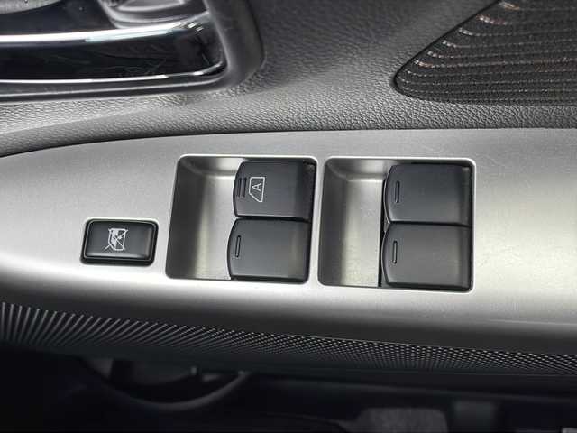 日産 デイズ ハイウェイスターG ターボ 山口県 2015(平27)年 2.7万km ホワイトパール ディーラーオプションナビ：MP314D-W/　・フルセグTV/　・CD/DVD再生/　・AM/FMラジオ/　・Bluetoothオーディオ/　・ハンズフリー通話/　・HDMI/VTR入力/　・フロントAUX/　・iPod接続/　・USBデータ通信/エマージェンシーブレーキ/トラクションコントロール/ステアリングリモコン/アラウンドビューモニター/15インチ純正AW/タッチパネルオートAC/ロック連動自動開閉ドアミラー/LEDミラーウィンカー/HIDキセノンヘッドライト/フォグランプ/オートライト/シガーソケット電源/WSRSエアバッグ/アジャスタブルショルダーアンカー/革巻チルトステアリング/運転席シートリフター/バニティミラー/助手席シートアンダートレー/ベンチシート/アームレスト/後席ISOFIXシート/リアシートスライド機構/分割可倒式リアシート/UVカットプライバシーガラス/スマートキー/イモビライザー/プッシュスタート/純正フロアマット/純正ドアバイザー/スペアキー(1本)/取扱説明書/ナビ取扱説明書/メンテナンスノート