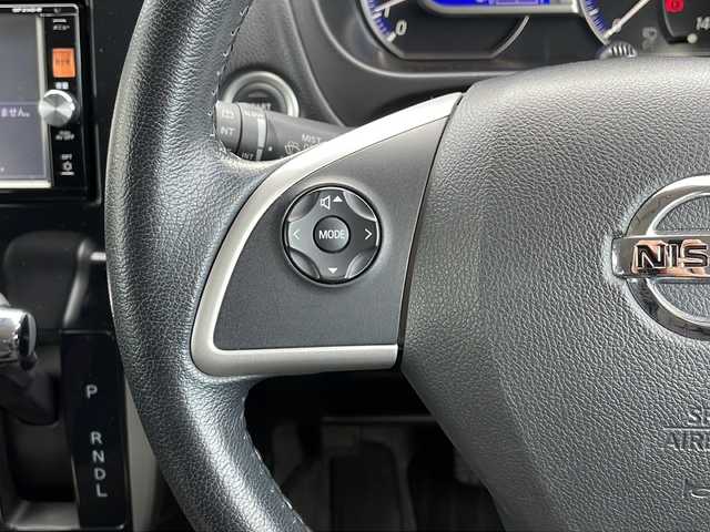 日産 デイズ ハイウェイスターG ターボ 山口県 2015(平27)年 2.7万km ホワイトパール ディーラーオプションナビ：MP314D-W/　・フルセグTV/　・CD/DVD再生/　・AM/FMラジオ/　・Bluetoothオーディオ/　・ハンズフリー通話/　・HDMI/VTR入力/　・フロントAUX/　・iPod接続/　・USBデータ通信/エマージェンシーブレーキ/トラクションコントロール/ステアリングリモコン/アラウンドビューモニター/15インチ純正AW/タッチパネルオートAC/ロック連動自動開閉ドアミラー/LEDミラーウィンカー/HIDキセノンヘッドライト/フォグランプ/オートライト/シガーソケット電源/WSRSエアバッグ/アジャスタブルショルダーアンカー/革巻チルトステアリング/運転席シートリフター/バニティミラー/助手席シートアンダートレー/ベンチシート/アームレスト/後席ISOFIXシート/リアシートスライド機構/分割可倒式リアシート/UVカットプライバシーガラス/スマートキー/イモビライザー/プッシュスタート/純正フロアマット/純正ドアバイザー/スペアキー(1本)/取扱説明書/ナビ取扱説明書/メンテナンスノート