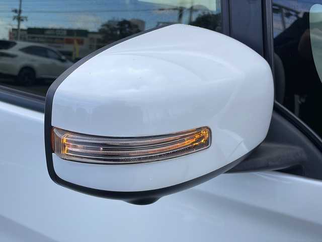 日産 デイズ ハイウェイスターG ターボ 山口県 2015(平27)年 2.7万km ホワイトパール ディーラーオプションナビ：MP314D-W/　・フルセグTV/　・CD/DVD再生/　・AM/FMラジオ/　・Bluetoothオーディオ/　・ハンズフリー通話/　・HDMI/VTR入力/　・フロントAUX/　・iPod接続/　・USBデータ通信/エマージェンシーブレーキ/トラクションコントロール/ステアリングリモコン/アラウンドビューモニター/15インチ純正AW/タッチパネルオートAC/ロック連動自動開閉ドアミラー/LEDミラーウィンカー/HIDキセノンヘッドライト/フォグランプ/オートライト/シガーソケット電源/WSRSエアバッグ/アジャスタブルショルダーアンカー/革巻チルトステアリング/運転席シートリフター/バニティミラー/助手席シートアンダートレー/ベンチシート/アームレスト/後席ISOFIXシート/リアシートスライド機構/分割可倒式リアシート/UVカットプライバシーガラス/スマートキー/イモビライザー/プッシュスタート/純正フロアマット/純正ドアバイザー/スペアキー(1本)/取扱説明書/ナビ取扱説明書/メンテナンスノート