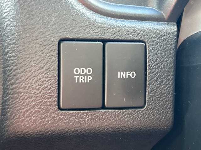 スズキ ソリオ HV MX 神奈川県 2017(平29)年 3.6万km ピュアホワイトP 社外SDナビ【CN-RE04WD】/Bluetooth・CD・DVD・SD・TV/両側パワースライドドア/クルーズコントロール/運転席シートヒーター/スペアキー1本/ETC/バックカメラ/純正フロアマット/LEDヘッドライト/オートライト/デュアルカメラブレーキサポート/誤発進抑制機能/車線逸脱警報機能/ふらつき警報機能/先行車発進お知らせ機能/エマージェンシーストップシグナル