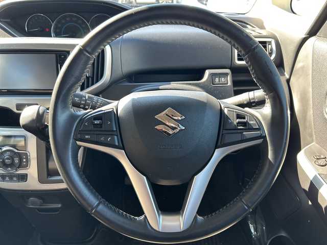 スズキ ソリオ HV MX 神奈川県 2017(平29)年 3.6万km ピュアホワイトP 社外SDナビ【CN-RE04WD】/Bluetooth・CD・DVD・SD・TV/両側パワースライドドア/クルーズコントロール/運転席シートヒーター/スペアキー1本/ETC/バックカメラ/純正フロアマット/LEDヘッドライト/オートライト/デュアルカメラブレーキサポート/誤発進抑制機能/車線逸脱警報機能/ふらつき警報機能/先行車発進お知らせ機能/エマージェンシーストップシグナル