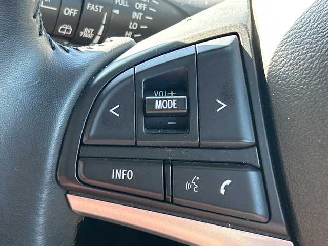 スズキ ソリオ HV MX 神奈川県 2017(平29)年 3.6万km ピュアホワイトP 社外SDナビ【CN-RE04WD】/Bluetooth・CD・DVD・SD・TV/両側パワースライドドア/クルーズコントロール/運転席シートヒーター/スペアキー1本/ETC/バックカメラ/純正フロアマット/LEDヘッドライト/オートライト/デュアルカメラブレーキサポート/誤発進抑制機能/車線逸脱警報機能/ふらつき警報機能/先行車発進お知らせ機能/エマージェンシーストップシグナル