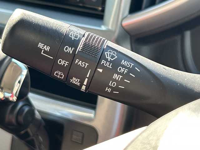 スズキ ソリオ HV MX 神奈川県 2017(平29)年 3.6万km ピュアホワイトP 社外SDナビ【CN-RE04WD】/Bluetooth・CD・DVD・SD・TV/両側パワースライドドア/クルーズコントロール/運転席シートヒーター/スペアキー1本/ETC/バックカメラ/純正フロアマット/LEDヘッドライト/オートライト/デュアルカメラブレーキサポート/誤発進抑制機能/車線逸脱警報機能/ふらつき警報機能/先行車発進お知らせ機能/エマージェンシーストップシグナル