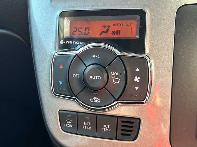 スズキ ソリオ HV MX 神奈川県 2017(平29)年 3.6万km ピュアホワイトP 社外SDナビ【CN-RE04WD】/Bluetooth・CD・DVD・SD・TV/両側パワースライドドア/クルーズコントロール/運転席シートヒーター/スペアキー1本/ETC/バックカメラ/純正フロアマット/LEDヘッドライト/オートライト/デュアルカメラブレーキサポート/誤発進抑制機能/車線逸脱警報機能/ふらつき警報機能/先行車発進お知らせ機能/エマージェンシーストップシグナル