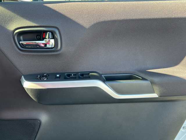 スズキ ソリオ HV MX 神奈川県 2017(平29)年 3.6万km ピュアホワイトP 社外SDナビ【CN-RE04WD】/Bluetooth・CD・DVD・SD・TV/両側パワースライドドア/クルーズコントロール/運転席シートヒーター/スペアキー1本/ETC/バックカメラ/純正フロアマット/LEDヘッドライト/オートライト/デュアルカメラブレーキサポート/誤発進抑制機能/車線逸脱警報機能/ふらつき警報機能/先行車発進お知らせ機能/エマージェンシーストップシグナル