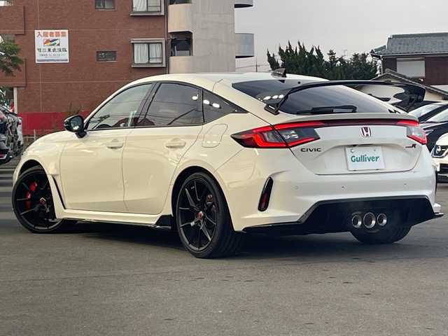 ホンダ シビック タイプR 山口県 2024(令6)年 0.2万km チャンピオンシップホワイト ワンオーナー/スペアキー×2/ホンダセンシング/ｂｒｅｍｂｏレッドキャリパー/３本出しマフラー/純正DA（フルセグTV、AM/FM、Bluetooth）/バックカメラ/ＬＥＤオートライト/純正19インチアルミホイール/前後コーナーセンサー/ETC２，０/保証書/取扱説明書