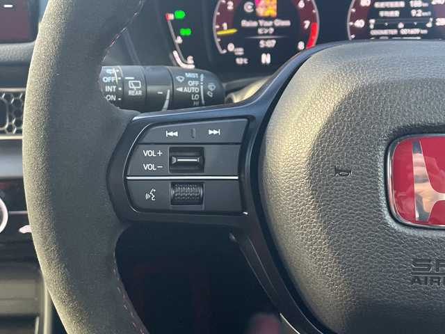 ホンダ シビック タイプR 山口県 2024(令6)年 0.2万km チャンピオンシップホワイト ワンオーナー/スペアキー×2/ホンダセンシング/ｂｒｅｍｂｏレッドキャリパー/３本出しマフラー/純正DA（フルセグTV、AM/FM、Bluetooth）/バックカメラ/ＬＥＤオートライト/純正19インチアルミホイール/前後コーナーセンサー/ETC２，０/保証書/取扱説明書