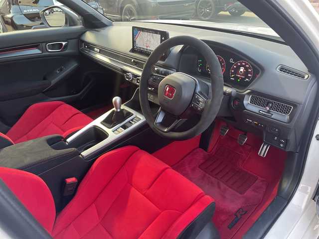 ホンダ シビック タイプR 山口県 2024(令6)年 0.2万km チャンピオンシップホワイト ワンオーナー/スペアキー×2/ホンダセンシング/ｂｒｅｍｂｏレッドキャリパー/３本出しマフラー/純正DA（フルセグTV、AM/FM、Bluetooth）/バックカメラ/ＬＥＤオートライト/純正19インチアルミホイール/前後コーナーセンサー/ETC２，０/保証書/取扱説明書