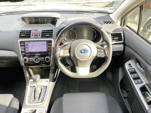 スバル レヴォーグ 1．6GT－S アイサイト 神奈川県 2015(平27)年 3.3万km クリスタルホワイトP アイサイトVer.3/アドバンスドセーフティパッケージ/リヤビークルディテクション/レーンキープアシスト/ブラインドスポットミラー/オートハイビーム/純正ナビ(DVD/CD/BT/HDMI/AUX/SD)/フルセグTV/バック＆サイドカメラ/革巻きステアリング/レーダークルーズコントロール/LEDアクセサリーライナー/前席パワーシート/スマートキー　2本/プッシュスタート/アイドリングストップ/ETC/オートワイパー/フロントドライブレコーダー/純正フロアマット/ドアバイザー/保証書/取扱説明書＆ナビ取説