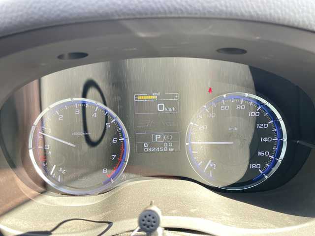 スバル レヴォーグ 1．6GT－S アイサイト 神奈川県 2015(平27)年 3.3万km クリスタルホワイトP アイサイトVer.3/アドバンスドセーフティパッケージ/リヤビークルディテクション/レーンキープアシスト/ブラインドスポットミラー/オートハイビーム/純正ナビ(DVD/CD/BT/HDMI/AUX/SD)/フルセグTV/バック＆サイドカメラ/革巻きステアリング/レーダークルーズコントロール/LEDアクセサリーライナー/前席パワーシート/スマートキー　2本/プッシュスタート/アイドリングストップ/ETC/オートワイパー/フロントドライブレコーダー/純正フロアマット/ドアバイザー/保証書/取扱説明書＆ナビ取説