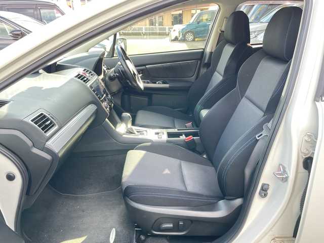 スバル レヴォーグ 1．6GT－S アイサイト 神奈川県 2015(平27)年 3.3万km クリスタルホワイトP アイサイトVer.3/アドバンスドセーフティパッケージ/リヤビークルディテクション/レーンキープアシスト/ブラインドスポットミラー/オートハイビーム/純正ナビ(DVD/CD/BT/HDMI/AUX/SD)/フルセグTV/バック＆サイドカメラ/革巻きステアリング/レーダークルーズコントロール/LEDアクセサリーライナー/前席パワーシート/スマートキー　2本/プッシュスタート/アイドリングストップ/ETC/オートワイパー/フロントドライブレコーダー/純正フロアマット/ドアバイザー/保証書/取扱説明書＆ナビ取説