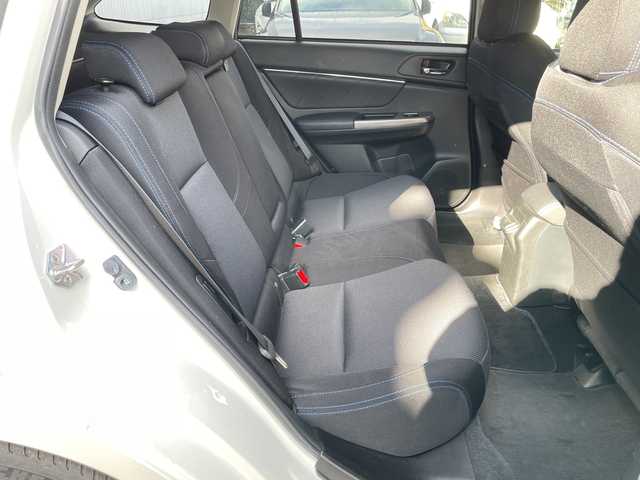 スバル レヴォーグ 1．6GT－S アイサイト 神奈川県 2015(平27)年 3.3万km クリスタルホワイトP アイサイトVer.3/アドバンスドセーフティパッケージ/リヤビークルディテクション/レーンキープアシスト/ブラインドスポットミラー/オートハイビーム/純正ナビ(DVD/CD/BT/HDMI/AUX/SD)/フルセグTV/バック＆サイドカメラ/革巻きステアリング/レーダークルーズコントロール/LEDアクセサリーライナー/前席パワーシート/スマートキー　2本/プッシュスタート/アイドリングストップ/ETC/オートワイパー/フロントドライブレコーダー/純正フロアマット/ドアバイザー/保証書/取扱説明書＆ナビ取説