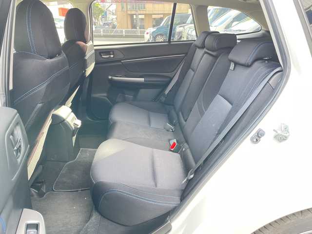 スバル レヴォーグ 1．6GT－S アイサイト 神奈川県 2015(平27)年 3.3万km クリスタルホワイトP アイサイトVer.3/アドバンスドセーフティパッケージ/リヤビークルディテクション/レーンキープアシスト/ブラインドスポットミラー/オートハイビーム/純正ナビ(DVD/CD/BT/HDMI/AUX/SD)/フルセグTV/バック＆サイドカメラ/革巻きステアリング/レーダークルーズコントロール/LEDアクセサリーライナー/前席パワーシート/スマートキー　2本/プッシュスタート/アイドリングストップ/ETC/オートワイパー/フロントドライブレコーダー/純正フロアマット/ドアバイザー/保証書/取扱説明書＆ナビ取説