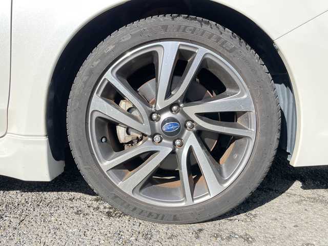 スバル レヴォーグ 1．6GT－S アイサイト 神奈川県 2015(平27)年 3.3万km クリスタルホワイトP アイサイトVer.3/アドバンスドセーフティパッケージ/リヤビークルディテクション/レーンキープアシスト/ブラインドスポットミラー/オートハイビーム/純正ナビ(DVD/CD/BT/HDMI/AUX/SD)/フルセグTV/バック＆サイドカメラ/革巻きステアリング/レーダークルーズコントロール/LEDアクセサリーライナー/前席パワーシート/スマートキー　2本/プッシュスタート/アイドリングストップ/ETC/オートワイパー/フロントドライブレコーダー/純正フロアマット/ドアバイザー/保証書/取扱説明書＆ナビ取説