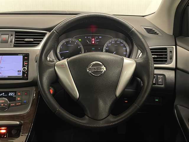 日産 シルフィ S ツーリング 熊本県 2016(平28)年 8.6万km スーパーブラック ・純正ナビ【MM316D-W】/-BT/フルセグTV/CD/DVD/SD/FM/AM/・バックカメラ/・純正アルミ１６インチ/・純正フロアマット/・LEDヘッドライト/・フォグランプ/・プッシュスタート/・スマートキー×２/・ETC