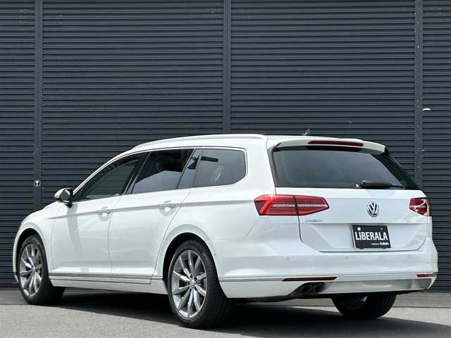 フォルクスワーゲン パサート ヴァリアント TDI ハイライン 茨城県 2018(平30)年 6.3万km オリックスホワイトパールエフェクト 黒革　/シートヒーター　/ベンチレーション　/マッサージＳ　/Ｄクラスターメーター　/３６０度カメラ　/ＡＣＣ　/ＬＫＡ　/ＢＳＭ　/自動駐車　/ナビ　/ＴＶ　/ＣａｒＰｌａｙ　/ＰＷテールゲート　/ＬＥＤ　/オートハイビーム/ルーフレール/禁煙車