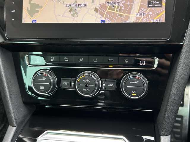 フォルクスワーゲン パサート ヴァリアント TDI ハイライン 茨城県 2018(平30)年 6.3万km オリックスホワイトパールエフェクト 黒革　/シートヒーター　/ベンチレーション　/マッサージＳ　/Ｄクラスターメーター　/３６０度カメラ　/ＡＣＣ　/ＬＫＡ　/ＢＳＭ　/自動駐車　/ナビ　/ＴＶ　/ＣａｒＰｌａｙ　/ＰＷテールゲート　/ＬＥＤ　/オートハイビーム/ルーフレール/禁煙車
