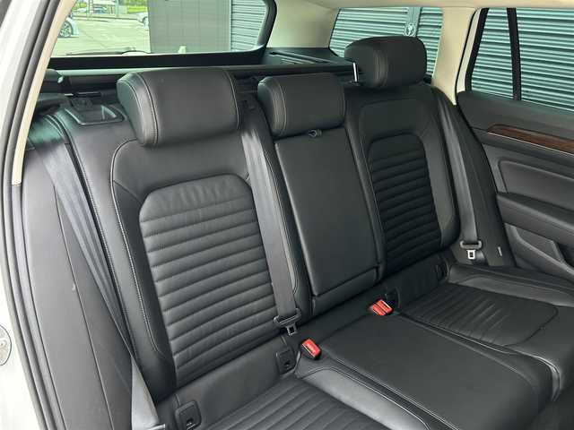 フォルクスワーゲン パサート ヴァリアント TDI ハイライン 茨城県 2018(平30)年 6.3万km オリックスホワイトパールエフェクト 黒革　/シートヒーター　/ベンチレーション　/マッサージＳ　/Ｄクラスターメーター　/３６０度カメラ　/ＡＣＣ　/ＬＫＡ　/ＢＳＭ　/自動駐車　/ナビ　/ＴＶ　/ＣａｒＰｌａｙ　/ＰＷテールゲート　/ＬＥＤ　/オートハイビーム/ルーフレール/禁煙車