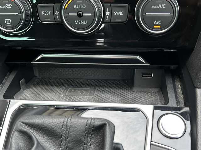 フォルクスワーゲン パサート ヴァリアント TDI ハイライン 茨城県 2018(平30)年 6.3万km オリックスホワイトパールエフェクト 黒革　/シートヒーター　/ベンチレーション　/マッサージＳ　/Ｄクラスターメーター　/３６０度カメラ　/ＡＣＣ　/ＬＫＡ　/ＢＳＭ　/自動駐車　/ナビ　/ＴＶ　/ＣａｒＰｌａｙ　/ＰＷテールゲート　/ＬＥＤ　/オートハイビーム/ルーフレール/禁煙車