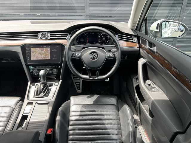 フォルクスワーゲン パサート ヴァリアント TDI ハイライン 茨城県 2018(平30)年 6.3万km オリックスホワイトパールエフェクト 黒革　/シートヒーター　/ベンチレーション　/マッサージＳ　/Ｄクラスターメーター　/３６０度カメラ　/ＡＣＣ　/ＬＫＡ　/ＢＳＭ　/自動駐車　/ナビ　/ＴＶ　/ＣａｒＰｌａｙ　/ＰＷテールゲート　/ＬＥＤ　/オートハイビーム/ルーフレール/禁煙車