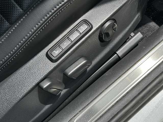 フォルクスワーゲン パサート ヴァリアント TDI ハイライン 茨城県 2018(平30)年 6.3万km オリックスホワイトパールエフェクト 黒革　/シートヒーター　/ベンチレーション　/マッサージＳ　/Ｄクラスターメーター　/３６０度カメラ　/ＡＣＣ　/ＬＫＡ　/ＢＳＭ　/自動駐車　/ナビ　/ＴＶ　/ＣａｒＰｌａｙ　/ＰＷテールゲート　/ＬＥＤ　/オートハイビーム/ルーフレール/禁煙車