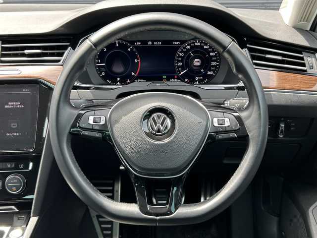 フォルクスワーゲン パサート ヴァリアント TDI ハイライン 茨城県 2018(平30)年 6.3万km オリックスホワイトパールエフェクト 黒革　/シートヒーター　/ベンチレーション　/マッサージＳ　/Ｄクラスターメーター　/３６０度カメラ　/ＡＣＣ　/ＬＫＡ　/ＢＳＭ　/自動駐車　/ナビ　/ＴＶ　/ＣａｒＰｌａｙ　/ＰＷテールゲート　/ＬＥＤ　/オートハイビーム/ルーフレール/禁煙車
