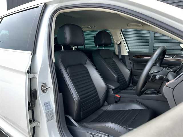 フォルクスワーゲン パサート ヴァリアント TDI ハイライン 茨城県 2018(平30)年 6.3万km オリックスホワイトパールエフェクト 黒革　/シートヒーター　/ベンチレーション　/マッサージＳ　/Ｄクラスターメーター　/３６０度カメラ　/ＡＣＣ　/ＬＫＡ　/ＢＳＭ　/自動駐車　/ナビ　/ＴＶ　/ＣａｒＰｌａｙ　/ＰＷテールゲート　/ＬＥＤ　/オートハイビーム/ルーフレール/禁煙車