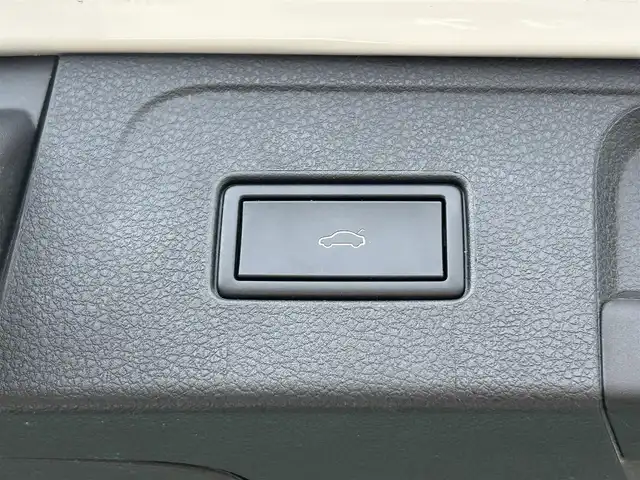 フォルクスワーゲン パサート ヴァリアント TDI ハイライン 茨城県 2018(平30)年 6.3万km オリックスホワイトパールエフェクト 黒革　/シートヒーター　/ベンチレーション　/マッサージＳ　/Ｄクラスターメーター　/３６０度カメラ　/ＡＣＣ　/ＬＫＡ　/ＢＳＭ　/自動駐車　/ナビ　/ＴＶ　/ＣａｒＰｌａｙ　/ＰＷテールゲート　/ＬＥＤ　/オートハイビーム/ルーフレール/禁煙車