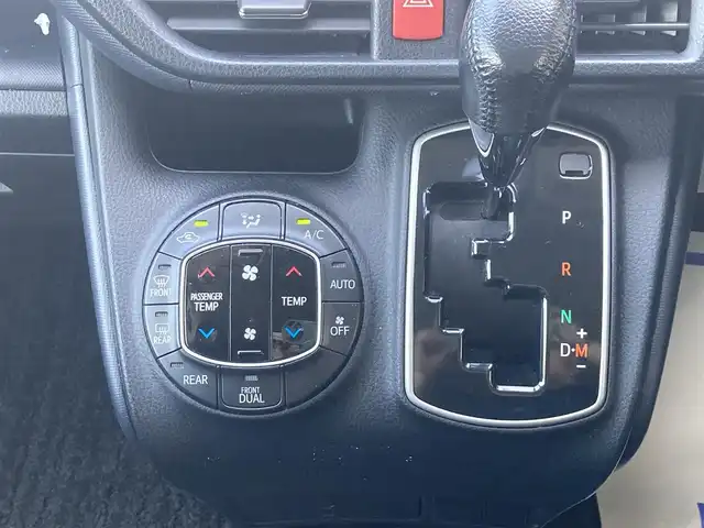 トヨタ ヴォクシー ZS 静岡県 2014(平26)年 12.5万km ホワイトパールクリスタルシャイン (株)IDOMが運営する【じしゃロン焼津店】の自社ローン専用車両になります。こちらは現金またはオートローンご利用時の価格です。自社ローンご希望の方は別途その旨お申付け下さい/【じしゃロン個店占有の為　落札禁止】/両側パワースライドドア /社外ナビ/CD/DVD/フルセグ/Bluetooth/SD/プッシュスタート/スマートキー/LEDヘッドライト/オートライト/フォグライト /革巻きステアリング/ステアリングスイッチ/バックカメラ/ETC