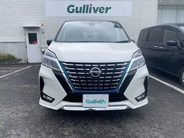 日産 セレナ e－パワー ハイウェイスター V 神奈川県 2021(令3)年 1万km ブリリアントホワイトパール 2トーン 法人１オーナー/運転支援機能/・プロパイロット/・エマージェンシーブレーキ/・踏み間違い防止アシスト/・ブラインドスポットアシスト/・車線逸脱防止支援システム/・後退時車両検知警報/・ハイビームアシスト/両側電動ハンズフリースライドドア/純正ナビ（Mj320D-W）/・Bluetooth/DVD/・フルセグTV/・インテリジェントアラウンドビューモニター/前後ドライブレコーダー/純正フロアマット/ドアバイザー/スマートキーX2/ETC/新車時手帳、取説