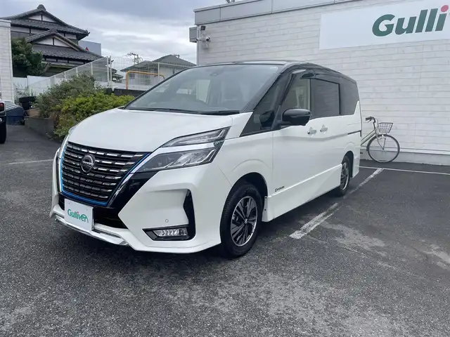 日産 セレナ e－パワー ハイウェイスター V 神奈川県 2021(令3)年 1万km ブリリアントホワイトパール 2トーン 法人１オーナー/運転支援機能/・プロパイロット/・エマージェンシーブレーキ/・踏み間違い防止アシスト/・ブラインドスポットアシスト/・車線逸脱防止支援システム/・後退時車両検知警報/・ハイビームアシスト/両側電動ハンズフリースライドドア/純正ナビ（Mj320D-W）/・Bluetooth/DVD/・フルセグTV/・インテリジェントアラウンドビューモニター/前後ドライブレコーダー/純正フロアマット/ドアバイザー/スマートキーX2/ETC/新車時手帳、取説