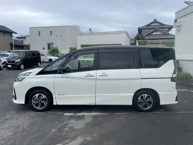 日産 セレナ e－パワー ハイウェイスター V 神奈川県 2021(令3)年 1万km ブリリアントホワイトパール 2トーン 法人１オーナー/運転支援機能/・プロパイロット/・エマージェンシーブレーキ/・踏み間違い防止アシスト/・ブラインドスポットアシスト/・車線逸脱防止支援システム/・後退時車両検知警報/・ハイビームアシスト/両側電動ハンズフリースライドドア/純正ナビ（Mj320D-W）/・Bluetooth/DVD/・フルセグTV/・インテリジェントアラウンドビューモニター/前後ドライブレコーダー/純正フロアマット/ドアバイザー/スマートキーX2/ETC/新車時手帳、取説