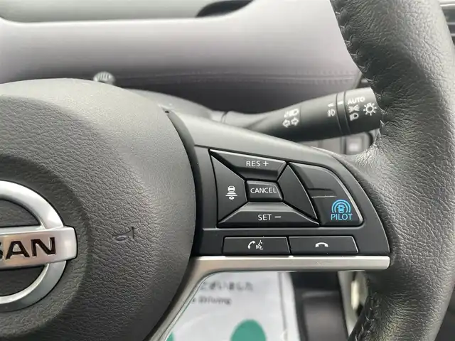 日産 セレナ e－パワー ハイウェイスター V 神奈川県 2021(令3)年 1万km ブリリアントホワイトパール 2トーン 法人１オーナー/運転支援機能/・プロパイロット/・エマージェンシーブレーキ/・踏み間違い防止アシスト/・ブラインドスポットアシスト/・車線逸脱防止支援システム/・後退時車両検知警報/・ハイビームアシスト/両側電動ハンズフリースライドドア/純正ナビ（Mj320D-W）/・Bluetooth/DVD/・フルセグTV/・インテリジェントアラウンドビューモニター/前後ドライブレコーダー/純正フロアマット/ドアバイザー/スマートキーX2/ETC/新車時手帳、取説