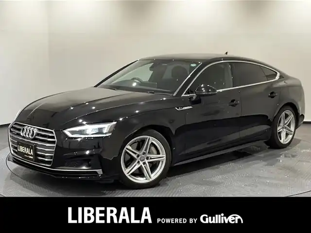 アウディ Ａ５ SB2．0TFSI Q スポーツ 新潟県 2018(平30)年 3.4万km ミトスブラックメタリック Sラインパッケージ/-S lineバンパー/-ドアシルトリム S lineロゴ/-S lineエクステリアロゴ/-ヘッドライニング ブラック/-デコラティブパネル マットブラッシュトアルミニウム/-アルミホイール5ツインスポークスターデザイン/-スプリントクロス/レザー S lineロゴ/-マトリクスLEDヘッドライト/-LEDリヤコンビネーションライト/-ヘッドライトウォッシャー/アシスタンスパッケージ/-パークアシスト/-プレセンスリヤ/-サラウンドビューカメラ/-サイドアシスト/-リヤサイドエアバッグ/12.3インチバーチャルコックピット/純正ナビ（TV/DVD/Apple Car Play/BT)/バックカメラ/アダプティブクルーズコントロール/アクティブレーンアシスト/アウディサイドアシスト/トラフィックジャム/ストップ＆ゴー/エグジットワーニング/パークアシスト/アウディホールドアシスト/純正18インチAW/純正フロアマット/パワーシート/パドルシフト/2.0ETC