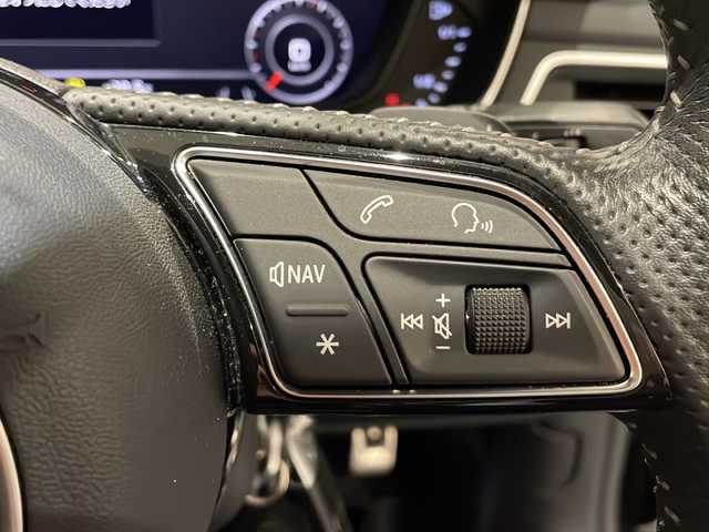 アウディ Ａ５ SB2．0TFSI Q スポーツ 新潟県 2018(平30)年 3.4万km ミトスブラックメタリック Sラインパッケージ/-S lineバンパー/-ドアシルトリム S lineロゴ/-S lineエクステリアロゴ/-ヘッドライニング ブラック/-デコラティブパネル マットブラッシュトアルミニウム/-アルミホイール5ツインスポークスターデザイン/-スプリントクロス/レザー S lineロゴ/-マトリクスLEDヘッドライト/-LEDリヤコンビネーションライト/-ヘッドライトウォッシャー/アシスタンスパッケージ/-パークアシスト/-プレセンスリヤ/-サラウンドビューカメラ/-サイドアシスト/-リヤサイドエアバッグ/12.3インチバーチャルコックピット/純正ナビ（TV/DVD/Apple Car Play/BT)/バックカメラ/アダプティブクルーズコントロール/アクティブレーンアシスト/アウディサイドアシスト/トラフィックジャム/ストップ＆ゴー/エグジットワーニング/パークアシスト/アウディホールドアシスト/純正18インチAW/純正フロアマット/パワーシート/パドルシフト/2.0ETC