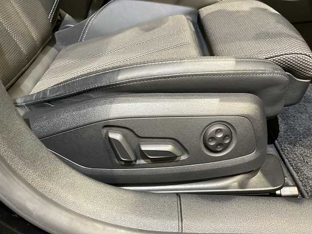 アウディ Ａ５ SB2．0TFSI Q スポーツ 新潟県 2018(平30)年 3.4万km ミトスブラックメタリック Sラインパッケージ/-S lineバンパー/-ドアシルトリム S lineロゴ/-S lineエクステリアロゴ/-ヘッドライニング ブラック/-デコラティブパネル マットブラッシュトアルミニウム/-アルミホイール5ツインスポークスターデザイン/-スプリントクロス/レザー S lineロゴ/-マトリクスLEDヘッドライト/-LEDリヤコンビネーションライト/-ヘッドライトウォッシャー/アシスタンスパッケージ/-パークアシスト/-プレセンスリヤ/-サラウンドビューカメラ/-サイドアシスト/-リヤサイドエアバッグ/12.3インチバーチャルコックピット/純正ナビ（TV/DVD/Apple Car Play/BT)/バックカメラ/アダプティブクルーズコントロール/アクティブレーンアシスト/アウディサイドアシスト/トラフィックジャム/ストップ＆ゴー/エグジットワーニング/パークアシスト/アウディホールドアシスト/純正18インチAW/純正フロアマット/パワーシート/パドルシフト/2.0ETC