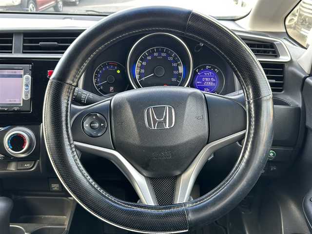 ホンダ フィット 13G Fパッケージ 静岡県 2013(平25)年 7.9万km プレミアムホワイトパール 純正ナビ/（AM/FM/CD）/バックカメラ /スマートキー/プッシュスタート/純正フロアマット/ETC/取り扱い説明書
