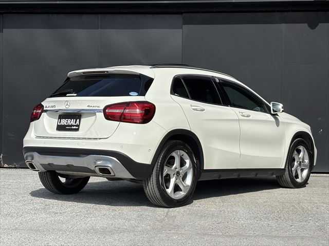 メルセデス・ベンツ ＧＬＡ２２０ 4マチック 和歌山県 2017(平29)年 4万km 白 レザーEXパッケージ /プレミアムパッケージ /SR /黒革 /オートテールゲート /harman/kardon /レーダーセーフティパッケージ /純ナビ /Bカメラ /フルセグ /シートヒーター /パワーシート /キーレスゴー /純18incAW /LEDライト /ETC