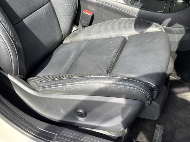 メルセデス・ベンツ ＧＬＡ２２０ 4マチック 和歌山県 2017(平29)年 4万km 白 レザーEXパッケージ /プレミアムパッケージ /SR /黒革 /オートテールゲート /harman/kardon /レーダーセーフティパッケージ /純ナビ /Bカメラ /フルセグ /シートヒーター /パワーシート /キーレスゴー /純18incAW /LEDライト /ETC