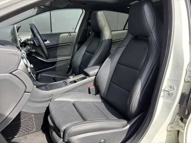 メルセデス・ベンツ ＧＬＡ２２０ 4マチック 和歌山県 2017(平29)年 4万km 白 レザーEXパッケージ /プレミアムパッケージ /SR /黒革 /オートテールゲート /harman/kardon /レーダーセーフティパッケージ /純ナビ /Bカメラ /フルセグ /シートヒーター /パワーシート /キーレスゴー /純18incAW /LEDライト /ETC