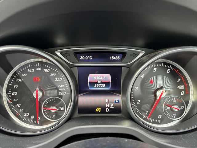 メルセデス・ベンツ ＧＬＡ２２０ 4マチック 和歌山県 2017(平29)年 4万km 白 レザーEXパッケージ /プレミアムパッケージ /SR /黒革 /オートテールゲート /harman/kardon /レーダーセーフティパッケージ /純ナビ /Bカメラ /フルセグ /シートヒーター /パワーシート /キーレスゴー /純18incAW /LEDライト /ETC