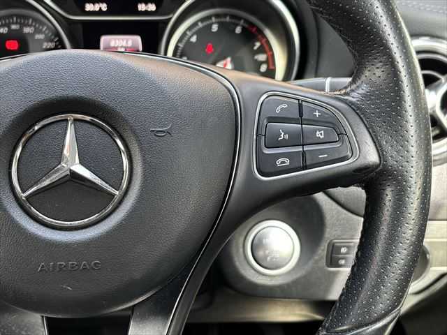 メルセデス・ベンツ ＧＬＡ２２０ 4マチック 和歌山県 2017(平29)年 4万km 白 レザーEXパッケージ /プレミアムパッケージ /SR /黒革 /オートテールゲート /harman/kardon /レーダーセーフティパッケージ /純ナビ /Bカメラ /フルセグ /シートヒーター /パワーシート /キーレスゴー /純18incAW /LEDライト /ETC