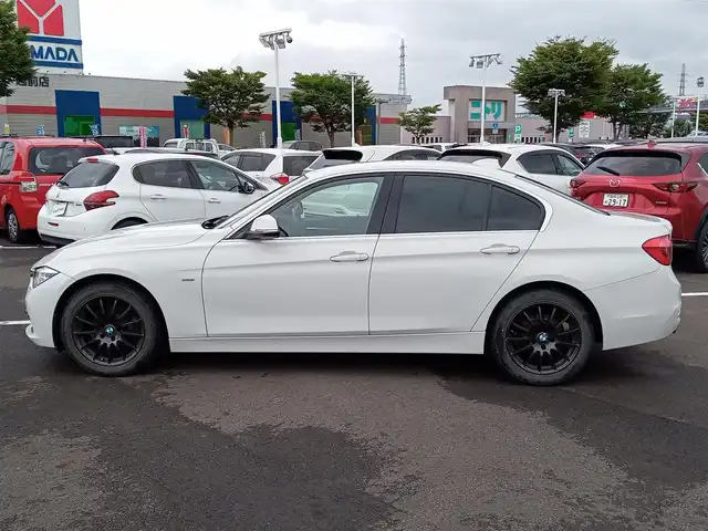 ＢＭＷ ３２０ｄ スポーツ 福井県 2016(平28)年 6.9万km アルピンホワイトⅢ 衝突被害軽減システム/純正ナビ/・（FM/AM/CD/DVD/Bluetooth）/バックカメラ/ETC/ステアリングスイッチ/前席パワーシート/シートメモリー/前席シートヒーター/純正17インチAW/スペアキー