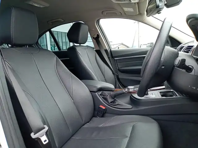 ＢＭＷ ３２０ｄ スポーツ 福井県 2016(平28)年 6.9万km アルピンホワイトⅢ 衝突被害軽減システム/純正ナビ/・（FM/AM/CD/DVD/Bluetooth）/バックカメラ/ETC/ステアリングスイッチ/前席パワーシート/シートメモリー/前席シートヒーター/純正17インチAW/スペアキー
