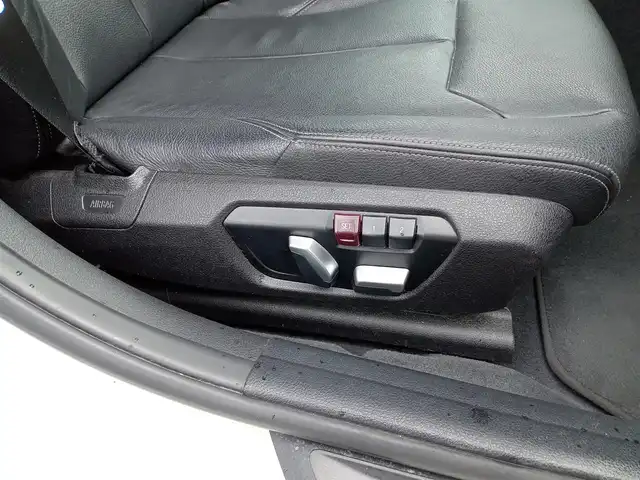 ＢＭＷ ３２０ｄ スポーツ 福井県 2016(平28)年 6.9万km アルピンホワイトⅢ 衝突被害軽減システム/純正ナビ/・（FM/AM/CD/DVD/Bluetooth）/バックカメラ/ETC/ステアリングスイッチ/前席パワーシート/シートメモリー/前席シートヒーター/純正17インチAW/スペアキー