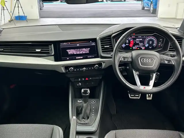 アウディ アウディ Ａ１ SB 25TFSI 三重県 2023(令5)年 1万km 緑Ⅱ /禁煙車//純正ナビ//バックカメラ//シートヒーター//クルコン//BSM//オートハイビーム//パドルシフト//前後ドラレコ//ETC