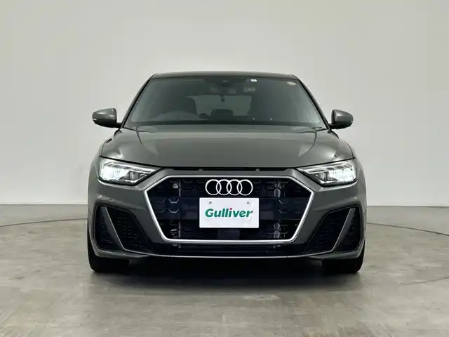 アウディ アウディ Ａ１ SB 25TFSI 三重県 2023(令5)年 1万km 緑Ⅱ /禁煙車//純正ナビ//バックカメラ//シートヒーター//クルコン//BSM//オートハイビーム//パドルシフト//前後ドラレコ//ETC